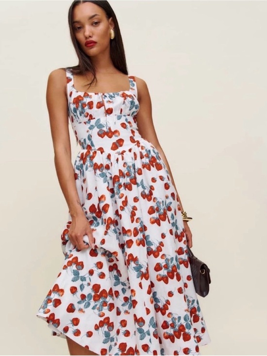 Reformation Dresses & Skirts - Reformation Linen Balia Dress - strawberry print